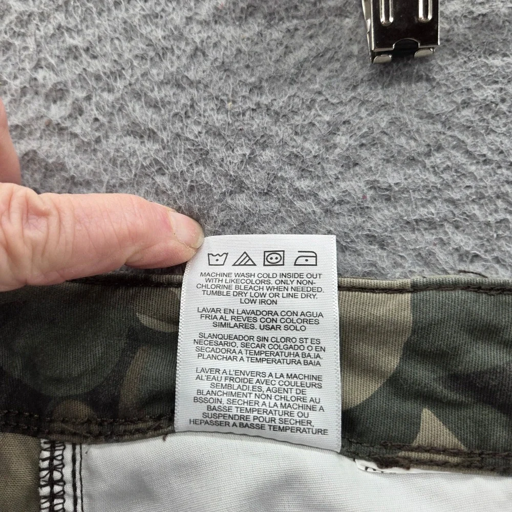 NEW Wrangler Mens Camo Print Cargo‎ Shorts 48x10 Green Regular Taper Canvas